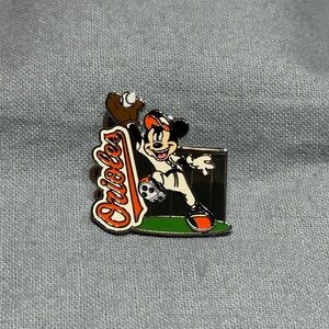 Disney Mickey Mouse Orioles Baseball Collector Pin
